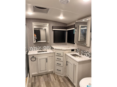 2021 JAYCO NORTH POINT 5TH WHEEL CAMPER ON .69 ACRE AT LAY LAKE - photo 11