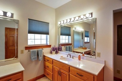 Experience refined lake living on Lake Eufaula/Walter F. George! - photo 12