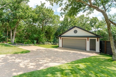 One-of-a-kind custom home in the prestigious Grapevine Lake - photo 5