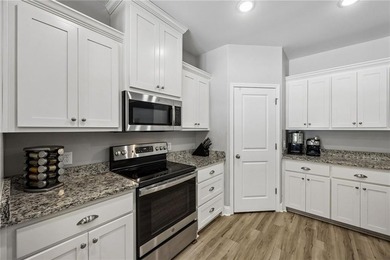 NEARLY NEW 3-BEDROOM HOME IN VICTORIA LANDING! IF YOU'RE LOOKING - photo 19