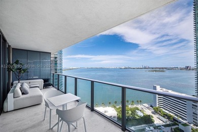 Well maintained 3-bed+den, 3.5-bath corner condo on the 21st - photo 1