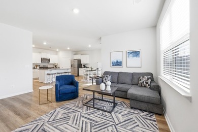 Welcome home to this beautifully maintained 4-bedroom, 2-bath - photo 7