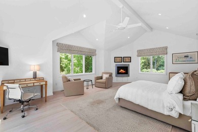 Meticulously maintained and move-in ready, this extraordinary 7 - photo 14