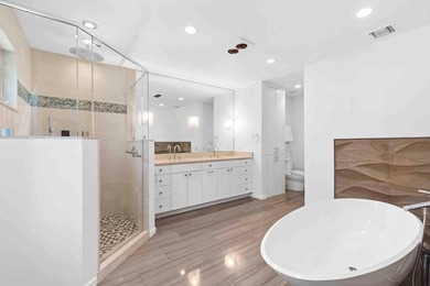 Meticulously maintained and move-in ready, this extraordinary 7 - photo 15