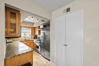 Welcome to your charming beach bungalow just a few blocks from - photo 15