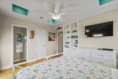 Welcome to your charming beach bungalow just a few blocks from - photo 29