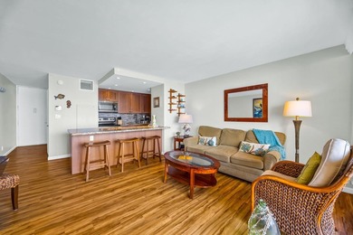 Front-row Hotel Zoned vacation rental approved beach condo in - photo 10