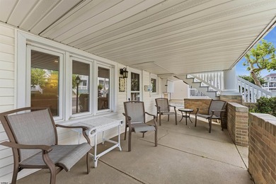 THIS IS IT! Here's your opportunity to own a rare duplex - photo 3