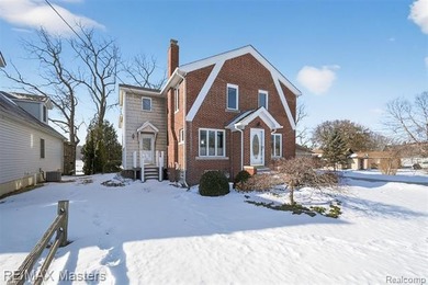 (private lake, pond, creek) Home For Sale in Flat Rock Michigan