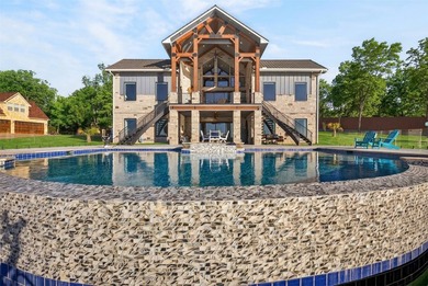 Resort style lake living at it's finest. Custom 5 bedrooms, 5 - photo 2