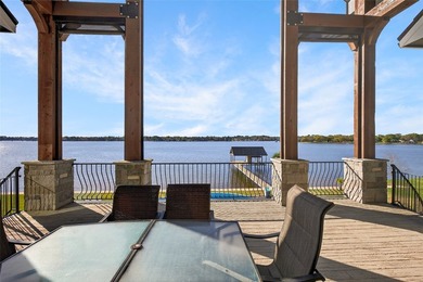 Resort style lake living at it's finest. Custom 5 bedrooms, 5 - photo 10