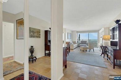 Beautifully updated one bedroom with alcove dining or study. New - photo 18