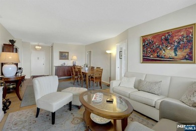 Beautifully updated one bedroom with alcove dining or study. New - photo 23