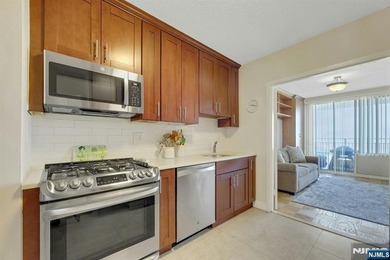 Beautifully updated one bedroom with alcove dining or study. New - photo 26