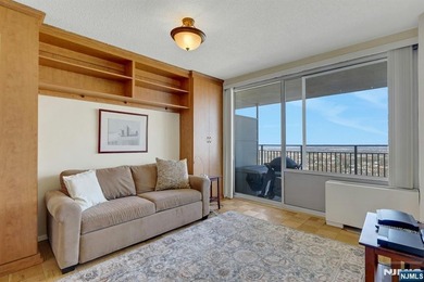 Beautifully updated one bedroom with alcove dining or study. New - photo 28