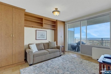 Beautifully updated one bedroom with alcove dining or study. New - photo 29