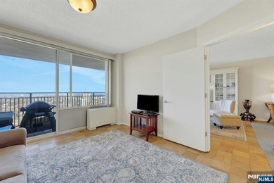 Beautifully updated one bedroom with alcove dining or study. New - photo 31