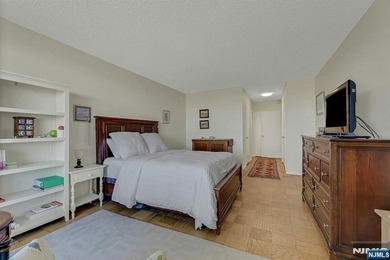 Beautifully updated one bedroom with alcove dining or study. New - photo 35
