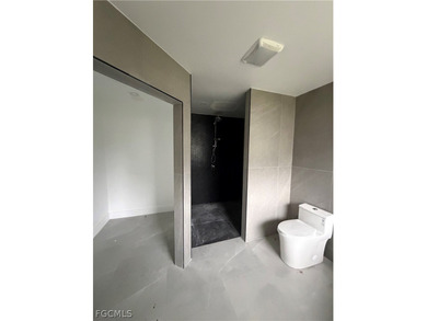 LOCATION, LOCATION!! Spacious 3 bedroom, 2 bath pool home - photo 4