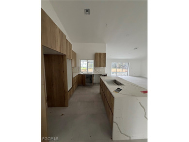 LOCATION, LOCATION!! Spacious 3 bedroom, 2 bath pool home - photo 6
