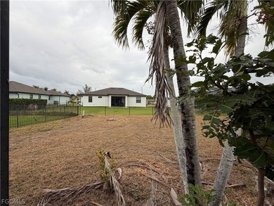 LOCATION, LOCATION!! Spacious 3 bedroom, 2 bath pool home - photo 8