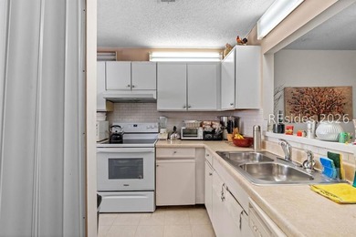 2-BEDROOM, 2.5-BATH CONDO in Woodlake with a LAGOON AND FOUNTAIN - photo 9