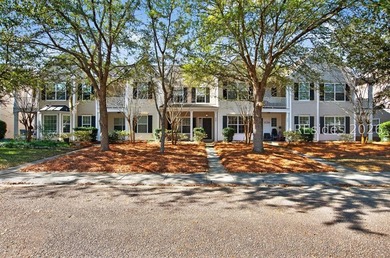 Exceptional 2 Master Bedroom Townhome in the amenity rich - photo 2