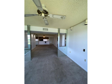 Large and bright condo. 2BR/2BA + extra large laundry room. All