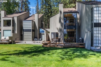 Set among the pines in one of Black Butte Ranch's most coveted - photo 2