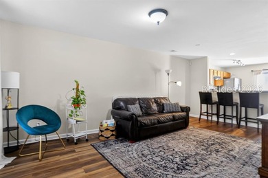 Exceptional 2 Master Bedroom Townhome in the amenity rich - photo 6