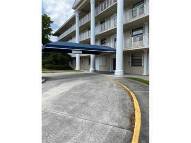 Large and bright condo. 2BR/2BA + extra large laundry room. All