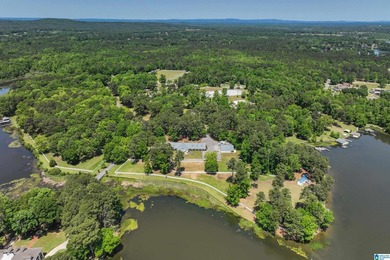 Equestrian Dream on Lay Lake! Welcome to an equestrian lover's - photo 24