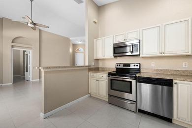 Enjoy privacy and comfort in this 3BR/2BA home with a 2-car - photo 5