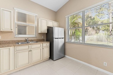 Enjoy privacy and comfort in this 3BR/2BA home with a 2-car - photo 6