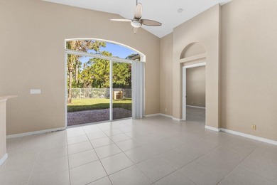 Enjoy privacy and comfort in this 3BR/2BA home with a 2-car - photo 10