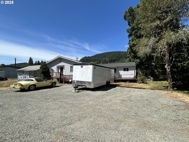 North Umpqua River Home For Sale in Elkton Oregon