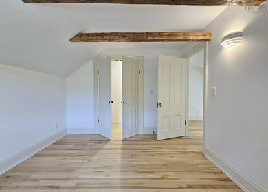 I am pleased to present this beautiful mid-19th-century home - photo 31