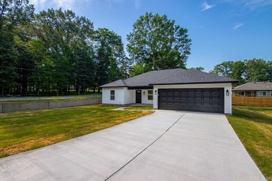 WOW! New Construction! Very pretty white siding w/white brick! - photo 2