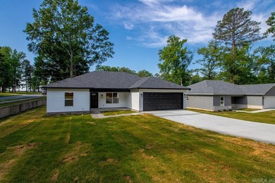 WOW! New Construction! Very pretty white siding w/white brick! - photo 3