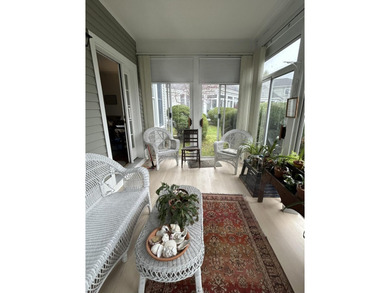 This Garden Cottage in sought-after Farragut is in one of the - photo 13