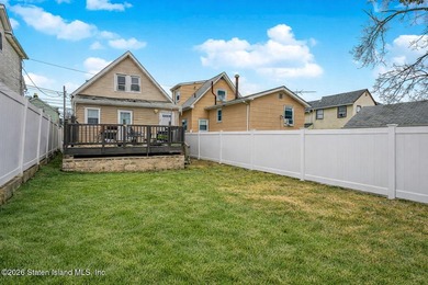 Welcome to 39 Post Lane! This 1-family detached, 3-bedrooms - photo 14