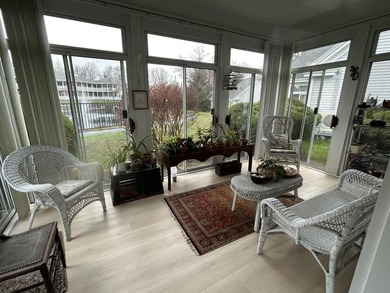 This Garden Cottage in sought-after Farragut is in one of the - photo 15
