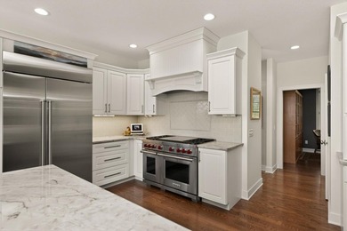 Custom 5-BD, 4.5-BA, 4,290-square-foot home commands a hilltop - photo 16