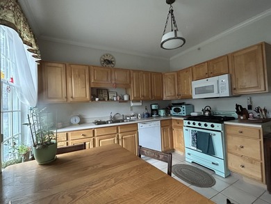 This Garden Cottage in sought-after Farragut is in one of the - photo 17