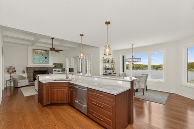 Custom 5-BD, 4.5-BA, 4,290-square-foot home commands a hilltop - photo 18