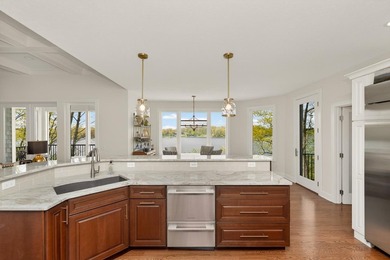 Custom 5-BD, 4.5-BA, 4,290-square-foot home commands a hilltop - photo 19