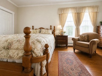 This Garden Cottage in sought-after Farragut is in one of the - photo 20