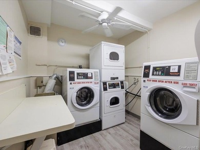 Top floor, Elevator building. Real spacious 2-bedroom 2 bath - photo 21
