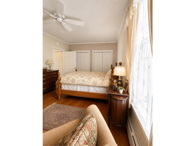 This Garden Cottage in sought-after Farragut is in one of the - photo 21