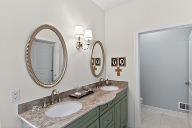 Custom 5-BD, 4.5-BA, 4,290-square-foot home commands a hilltop - photo 22